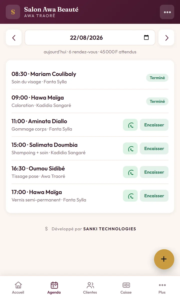 L'agenda du jour, avec un bouton Encaisser à côté de chaque cliente